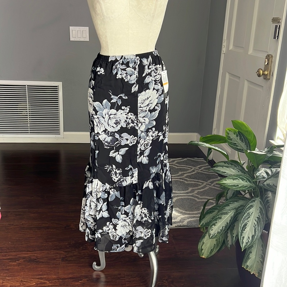 Counterparts Floral Print Midi Skirt